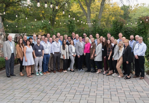 video-loop-image video-loop-image